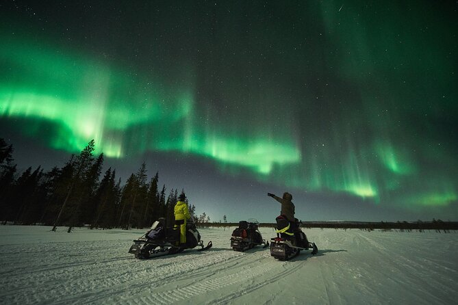 3 Hours Snowmobiling under Auroras and Night Sky - Meeting at Leviraitti and Getting Warm Fast