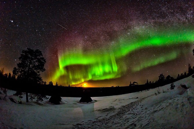 Auroras in Saariselkä - Northern Lights Photo Tour by Car and on Foot - The aurora game plan: car repositioning, snow walking, and warm breaks