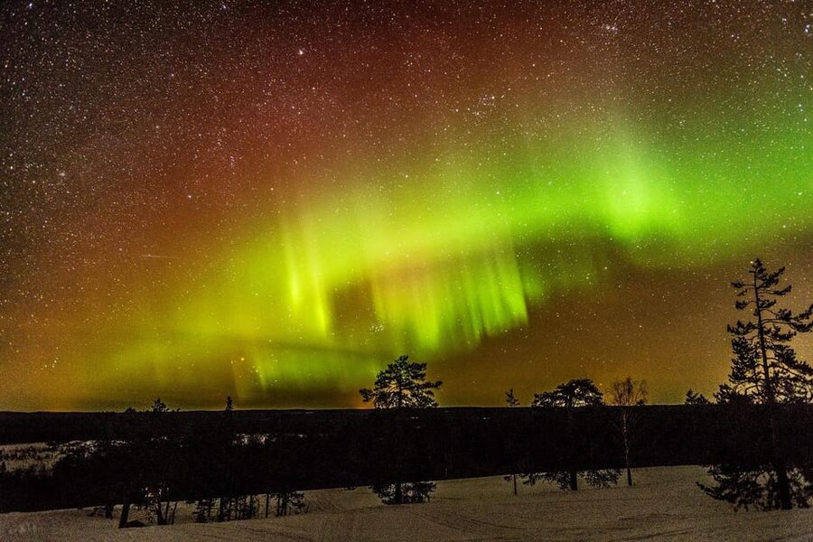 Auroras Northern Lights in Saariselka - Leaving town glow behind, then following the lights