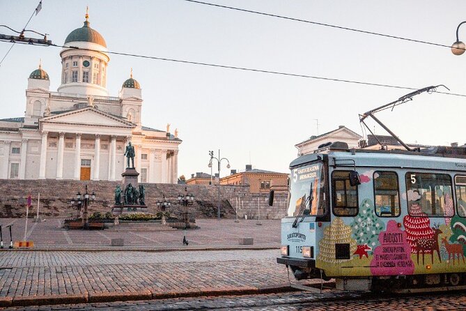 Best of Helsinki Walking Tour-3 Hours, Small Group max 10 people - Senate Square and Helsinki Cathedral: the picture you need, with context