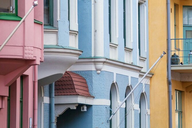 Best of Helsinki Walking Tour-3 Hours, Small Group max 10 people - President’s residence and the guarded feeling of formality