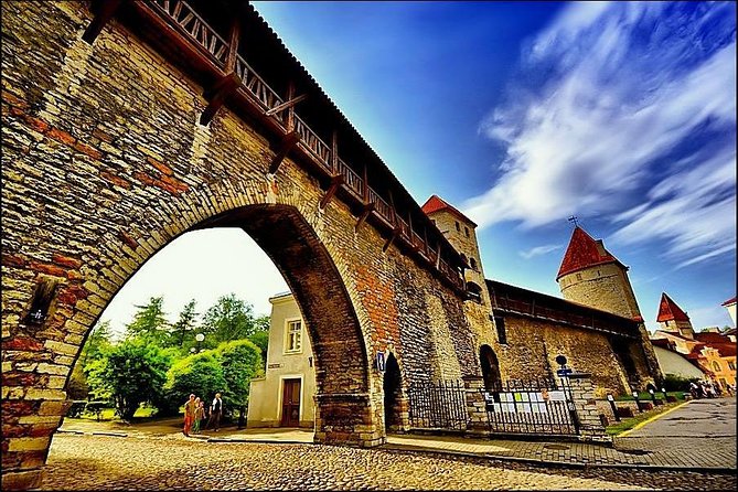 Day trip from Helsinki to Tallinn. Ferry included - Tallinn Old Town Walking Tour: Upper and Lower Town