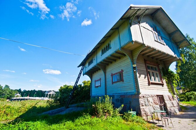 Explore happiest Helsinki: Bike/Ebike: BBQ, Sauna, Forest, &Parks - The first ride: Riistavuoren and Huopalahden parks