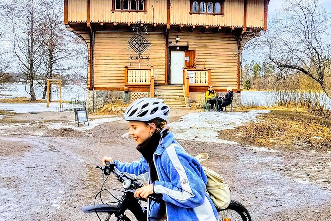 Explore happiest Helsinki: Bike/Ebike: BBQ, Sauna, Forest, &Parks - Urheiluhallit Töölö sauna: heat, ritual, and cool-down time