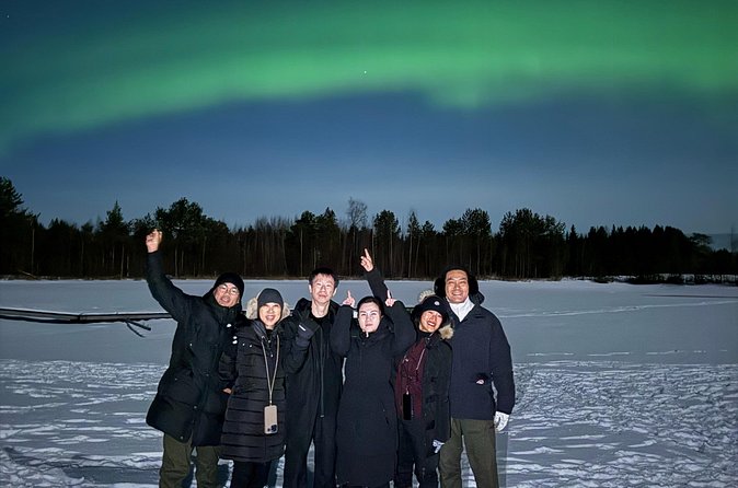 FAMILY FRIENDLY Aurora tour by minivan - Included aurora photography: turning the moment into real memories