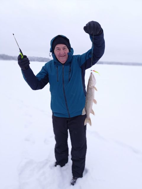From Helsinki: Bodom Lake Ice Fishing with Food & Drinks - On the frozen water: drilling your hole and using pilkki