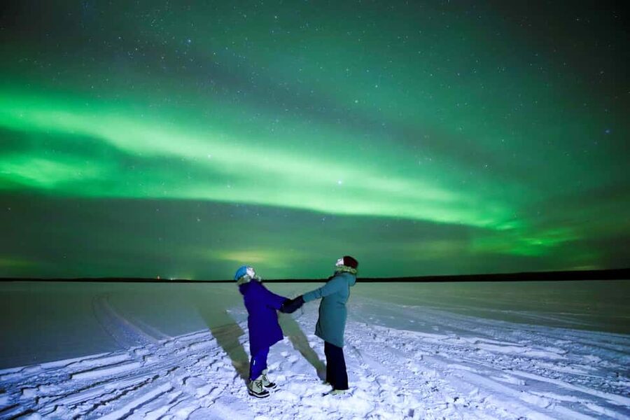From Rovaniemi: Aurora Borealis Trip in Lapland Lakeside - Transfers, Group Size, and What to Expect When the Van Arrives
