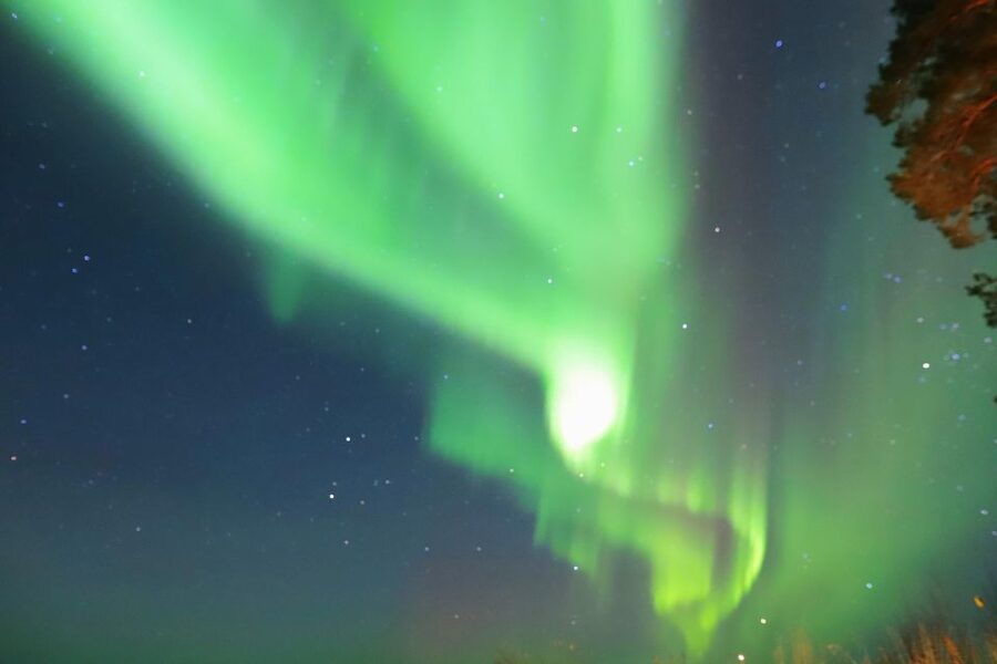 From Rovaniemi: Aurora Borealis Trip in Lapland Lakeside - Why the Lakeside Spot in Rovaniemi Can Give You Better Aurora Odds