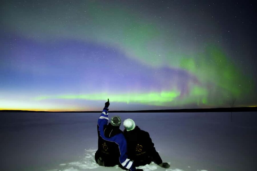 From Rovaniemi: Lakeside Aurora’s Paparazzi Photography - The Lake-Side Aurora Hunt: Why This Waiting Game Works Better When You’re Focused