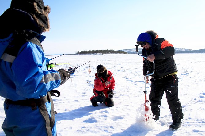 From Saariselkä: Ice Fishing Tour to Lake Inari, reindeers &lunch - From Holiday Club Pickup to Thermal Gear at Ivalo Safaris