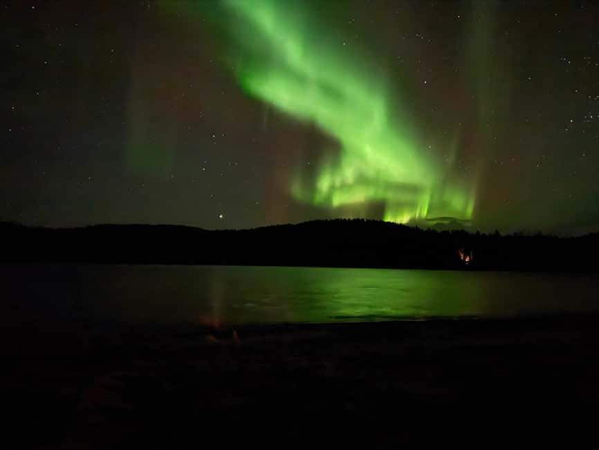 From Saariselkä/Inari: Aurora Hunting Tour, campfire&snacks - The campfire break you will actually look forward to