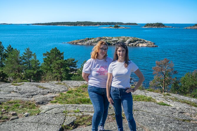 Helsinki: Archipelago Exploration at Porkkalanniemi peninsula - What you are learning: berries, plants, and Finnish nature culture