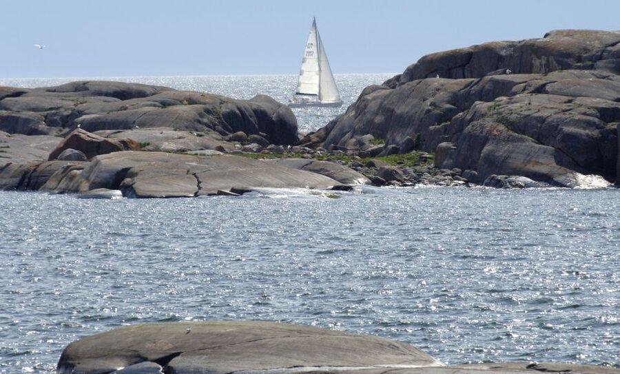 Helsinki: Archipelago RIB Boat Tour with BBQ Lunch and Sauna - Zooming through the sea: what the RIB portion gives you