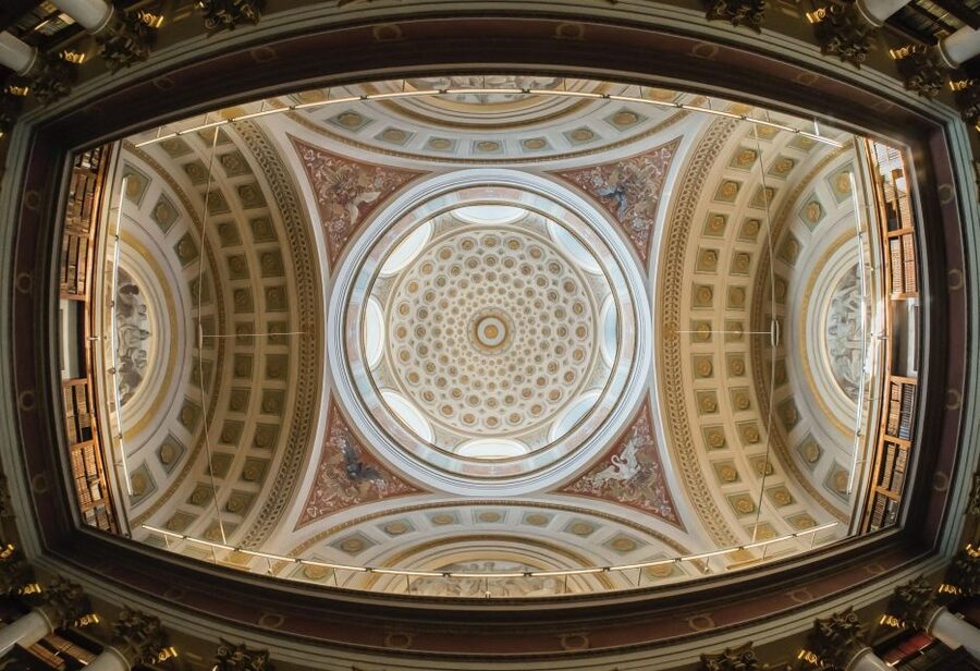 Helsinki: Architecture Walking Tour with Expert - National Library of Finland and Central Railway Station: public buildings with personality