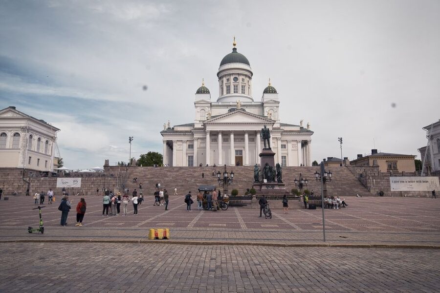 Helsinki: Bus Tour with Audio Guide - The 105-minute route plan, from Senate Square out toward the coast and back