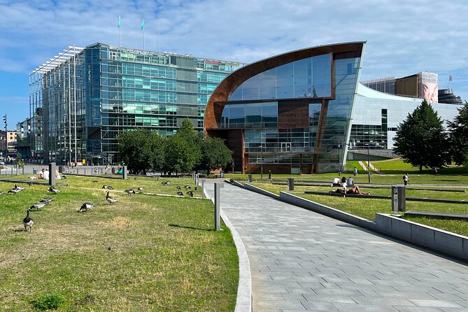 Helsinki Essentials Walking Tour: Sights, History and Culture - President’s Palace, civic power, and a calendar detail you can use