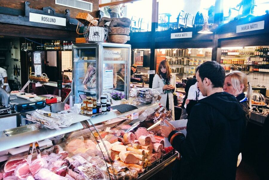 Helsinki: Food Walking Tour with Tastings - Squeaky bread cheese with cloudberry jam: the flavor combo you will remember