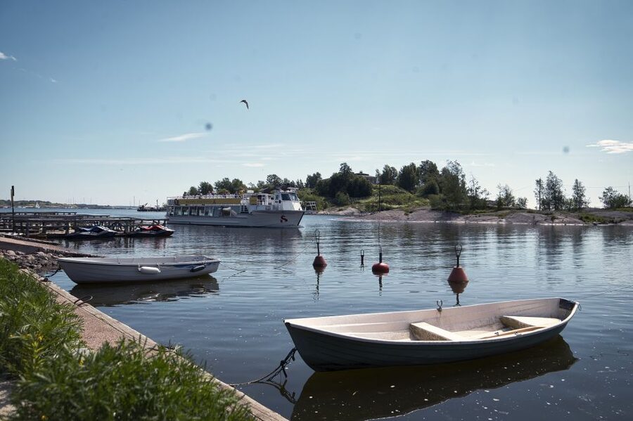 Helsinki: Hop-On Hop-Off Bus Tour & City Highlights Cruise - Languages and Listening Comfort: Headsets on the Bus, Loudspeakers on the Boat