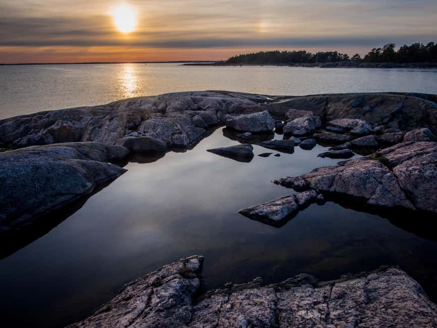 Helsinki: Midnight Sun Kayaking Tour with Campfire - Midnight sun kayaking over Eastern Helsinki water