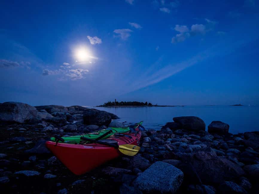 Helsinki: Midnight Sun Kayaking Tour with Campfire - Who this midnight sun kayak tour is best for