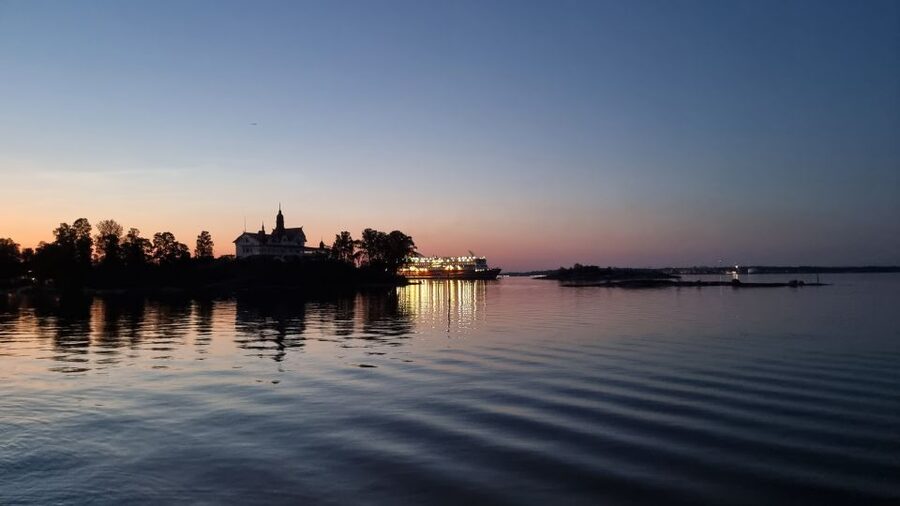 Helsinki: Private City Highlights Tour by VIP car - Price and Value for a Small Private Group Up to 6