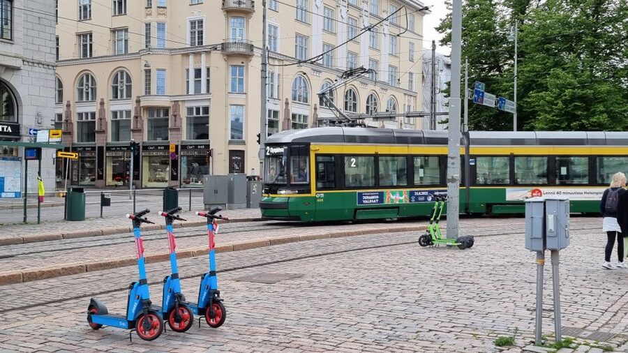 Helsinki: Private City Highlights Tour by VIP car - Sibelius Park, Cemeteries, and the Story-Heavy Stops