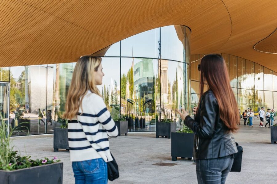 Helsinki: Private Walking Tour with a Local - When attractions are closed: how your guide keeps the walk worthwhile