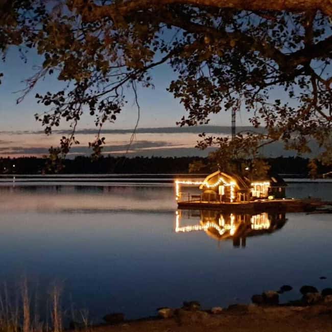 Helsinki: Rustic Traditional Floating Sauna Experience - On Board for 2.5 Hours: Sauna, Baltic Sea Dip, and Lounge Time