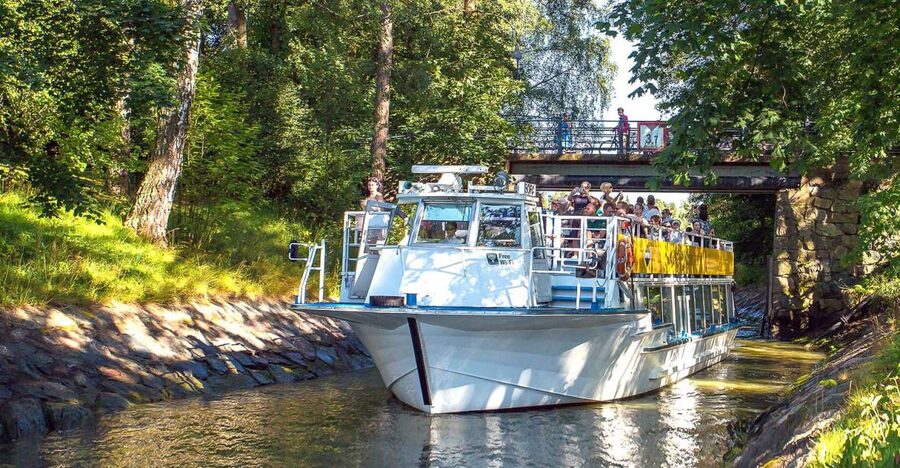 Helsinki: Sightseeing Canal Cruise with Audio Commentary - Where You Start: Market Square and the Stromma Boat Setup