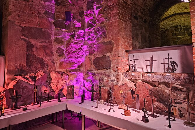 Helsinki & Suomenlinna: City Highlights Tour with Ferry Ride - Uspenski Cathedral and Helsinki Cathedral: Two Christian Traditions, One Day