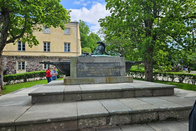 Helsinki & Suomenlinna: City Highlights Tour with Ferry Ride - Walking, Breaks, and Weather: The Real Helsinki Factor