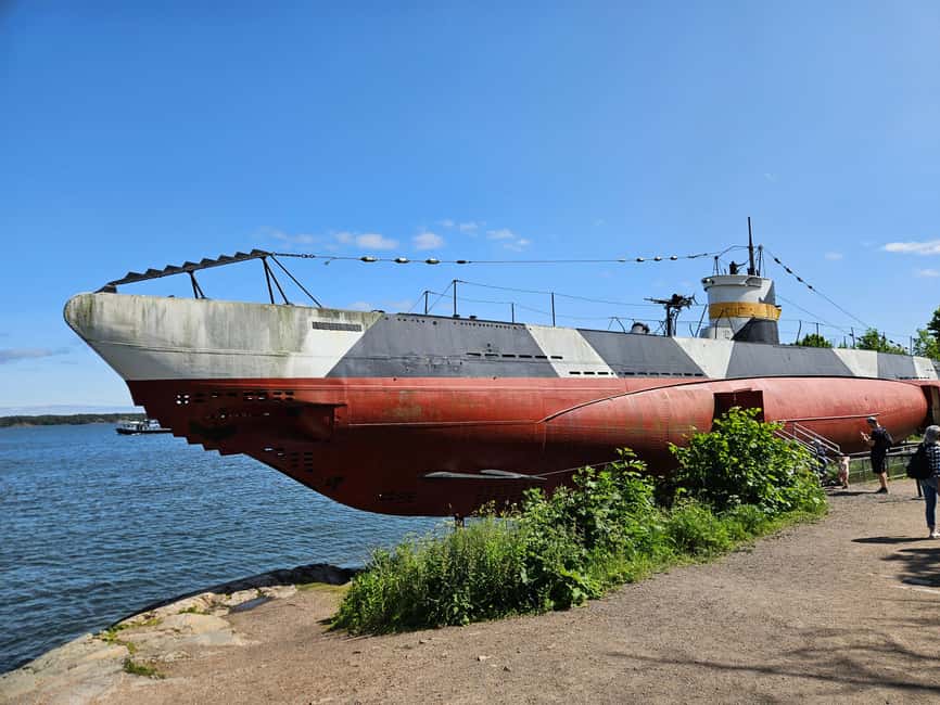 Helsinki & Suomenlinna: City Highlights Tour with Ferry Ride - Finnish Tastings at Suomenlinna: Quick, Fun, and Not a Full Meal