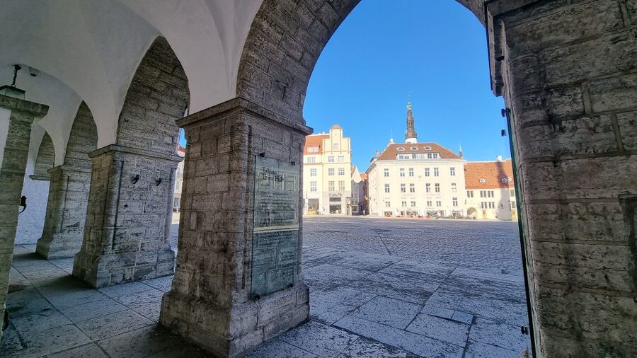 Helsinki: Tallinn Guided Day Tour with Ferry Crossing - Key reasons this Tallinn day trip works