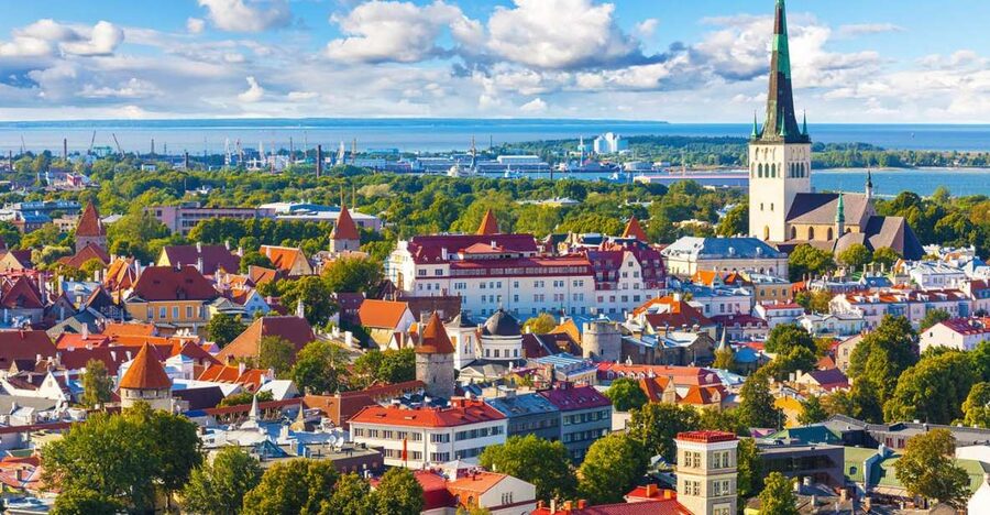 Helsinki: Tallinn Guided Day Tour with Ferry Crossing - Toompea Hill and Toompea Castle: the pink landmark that anchors the whole panorama