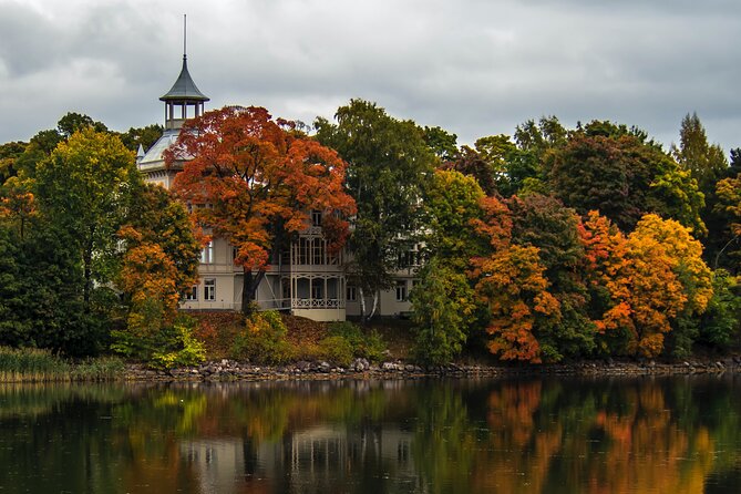 Helsinki walking tour with a city planner - Meeting point, pacing, and what to wear in winter