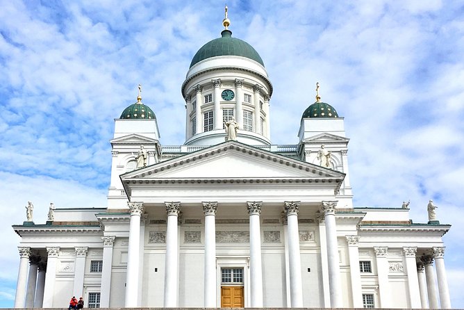Helsinki walking tour with a city planner - Esplanadi Park (10 minutes): public space as a social design tool