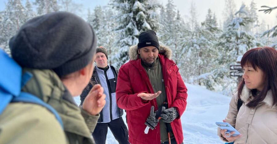 Helsinki: Winter Wonderland Liesjärvi National Park Hike - Lunch by the campfire: Finnish comfort in a heated wilderness hut
