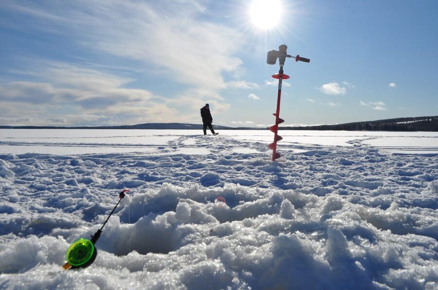 Ice fishing program in Lapland - Getting onto the ice: what you do first