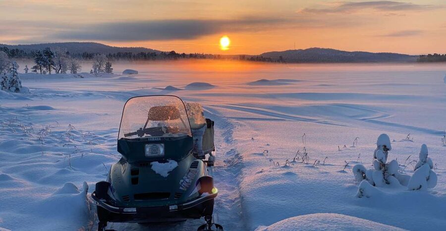 Icefishing and tasting in Lake Inari - Icefishing on Lake Inari the Sámi way, not just a catch-and-keep demo