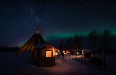 Lake Inari Northern Lights Tour w/ Reindeer & Dinner