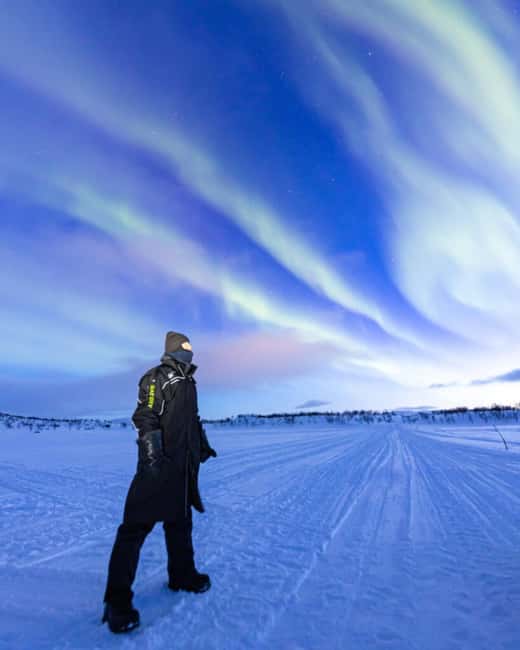 Kilpisjärvi: Northern Lights Snowmobile Tour with Photos - Campfire aurora time, with guide photos and a warm drink