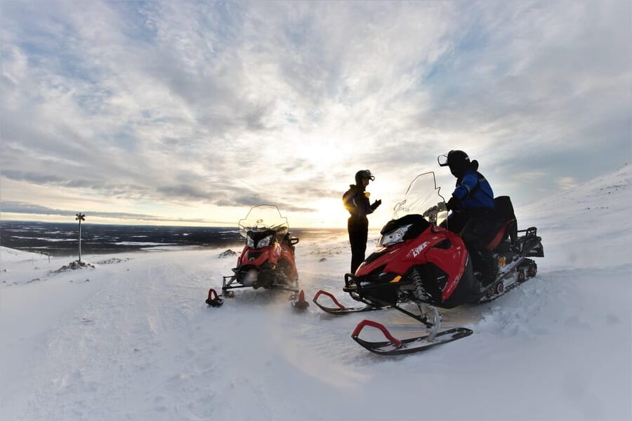King of Ylläs: Snowmobiling to the Hill - The return ride: snow-covered forest, and the backup route if conditions shift