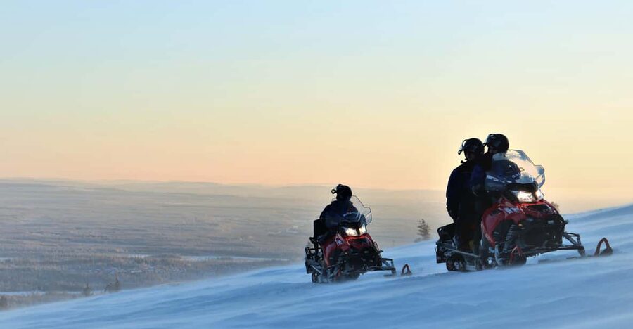 King of Ylläs: Snowmobiling to the Hill - Safety reality: driver rules, cold risk, and what to avoid