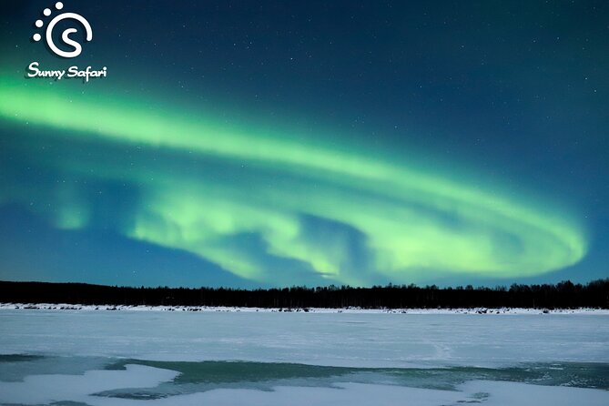 Lakeside Aurora’s Paparazzi Photography - Paparazzi Aurora portraits in the Rovaniemi sky hunt