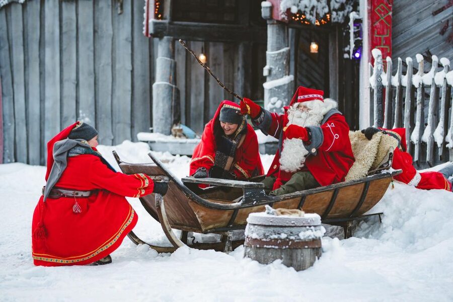 Levi: Arcandia, The Elf Court/Daylight & Park Side/Darkness - Santa time inside the Hunter’s Hut, family by family