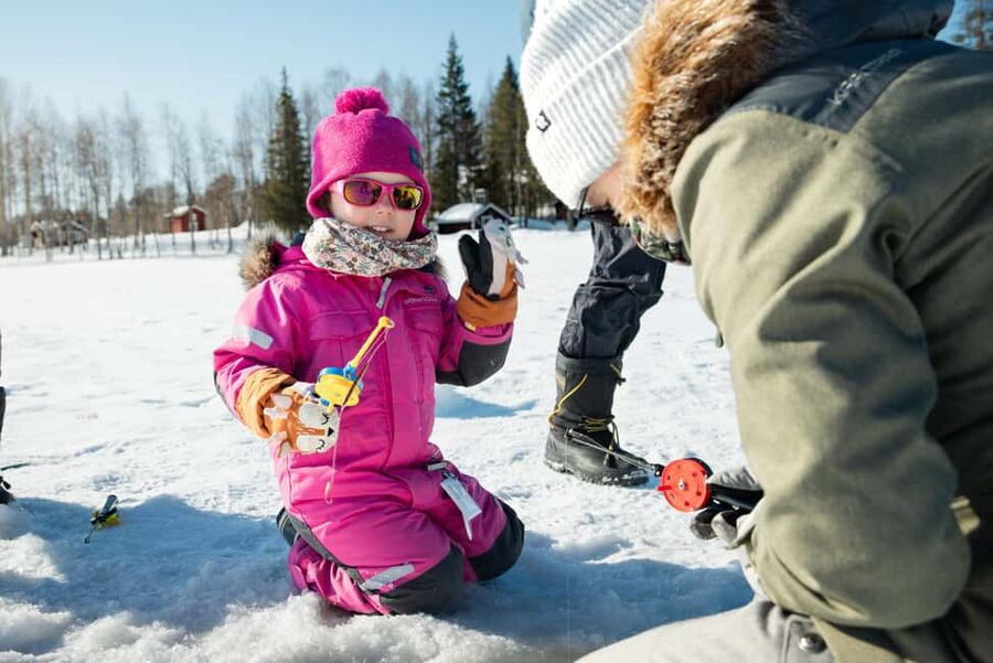 Levi: Arctic Ice-Fishing Experience - Stepping onto the ice: gear, hole drilling, and the first patient minutes
