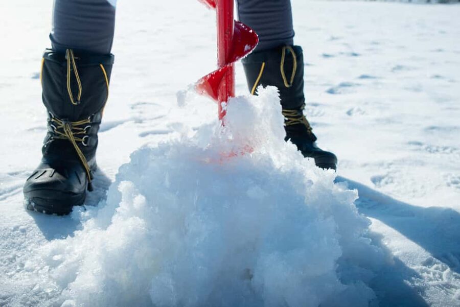 Levi: Arctic Ice-Fishing Experience - From Polar Star Travel office to the village and frozen lake