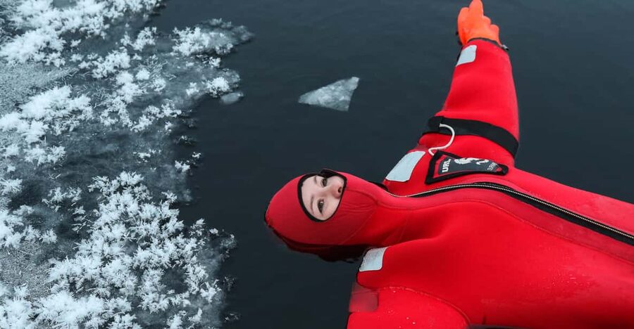 Levi: Arctic Ice Floating Adventure - Levi ice floating with thermal suits: the calm you feel in the first minute