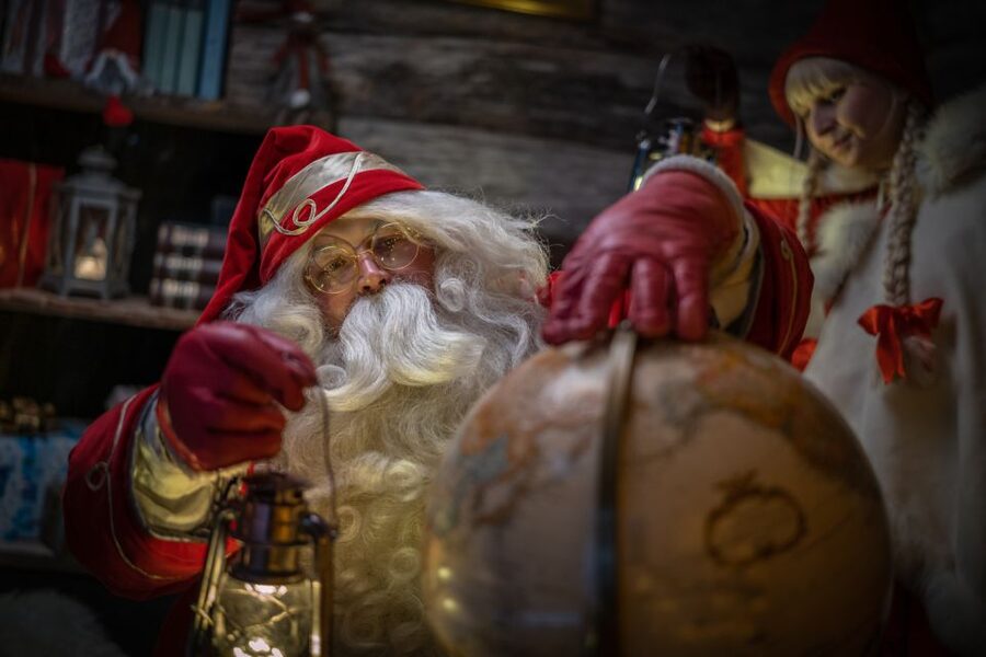 Levi: Day Trip to Santa Claus Village with Lunch - Snowman World and Ice World: where the day turns playful