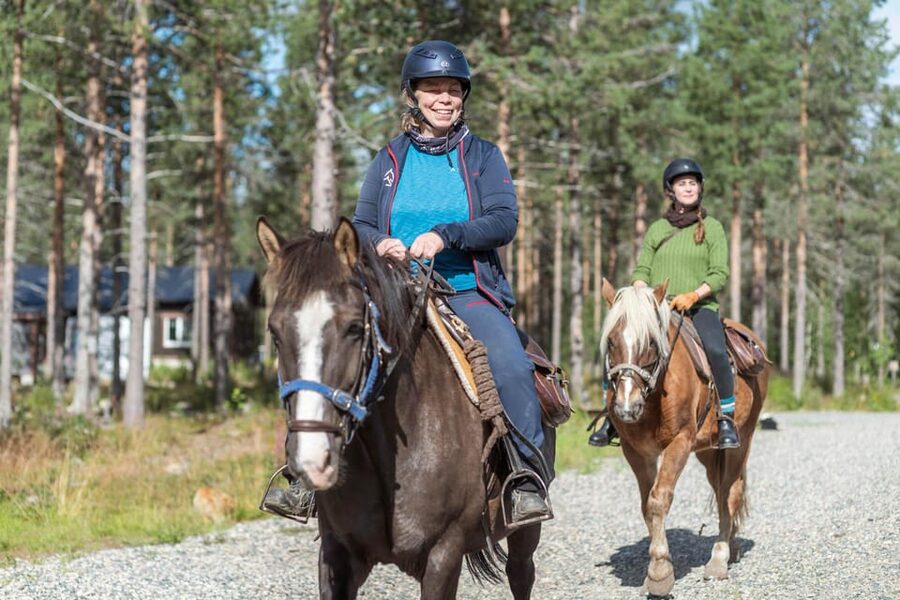 Levi: Horse Riding in the Finnish Forest - The 1-Hour Plan: Safety Briefing, Guided Ride, Photo Stop